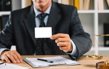 Identidade visual para advogados: como um logotipo profissional fortalece sua autoridade