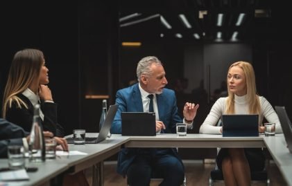 Marketing jurídico de alto padrão: posicionamento, autoridade e diferenciação